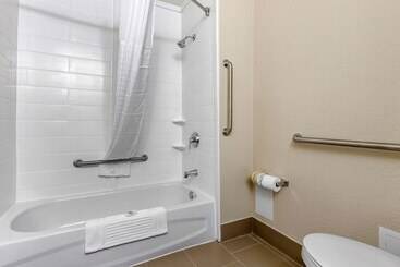 هتل Comfort Inn University