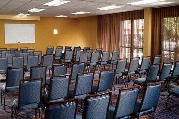 هتل Courtyard By Marriott Atlanta Executive Park/emory