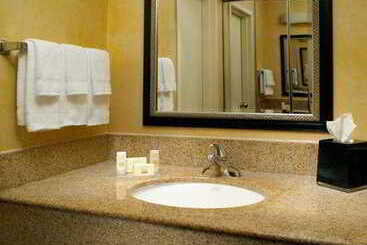 هتل Courtyard By Marriott Augusta