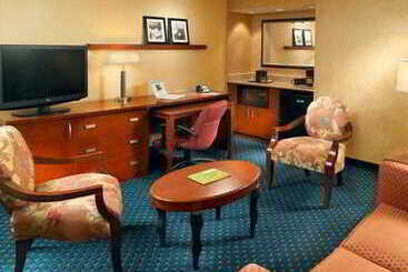 هتل Courtyard By Marriott Augusta