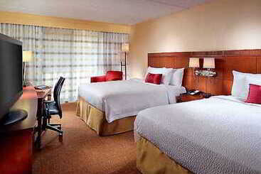 هتل Courtyard By Marriott Augusta
