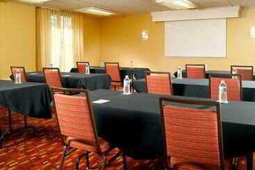 هتل Courtyard By Marriott Augusta