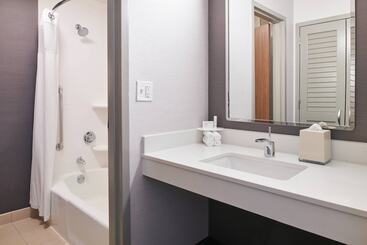 هتل Courtyard Chicago Highland Park/northbrook