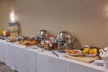 هتل Courtyard Detroit Dearborn