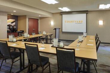 هتل Courtyard Detroit Dearborn