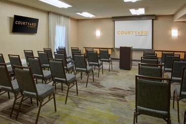 هتل Courtyard Detroit Dearborn