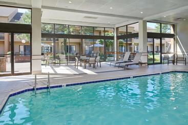 هتل Courtyard Detroit Dearborn