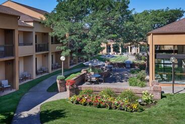 هتل Courtyard Detroit Dearborn