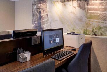 هتل Courtyard Detroit Dearborn
