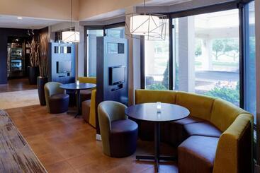 هتل Courtyard Detroit Dearborn