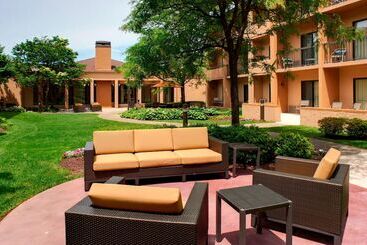 هتل Courtyard Detroit Metro Airport Romulus