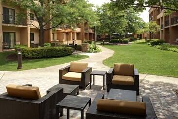 هتل Courtyard Detroit Metro Airport Romulus