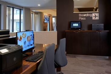 هتل Courtyard Detroit Metro Airport Romulus