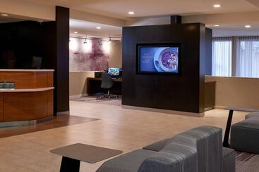 هتل Courtyard Detroit Metro Airport Romulus