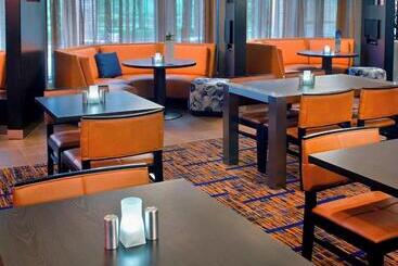 هتل Courtyard By Marriott Hartford Windsor Airport