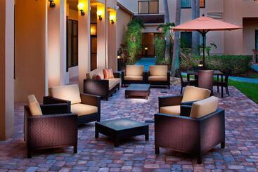 هتل Courtyard Melbourne West