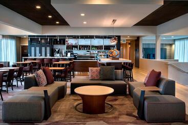 هتل Courtyard By Marriott Poughkeepsie