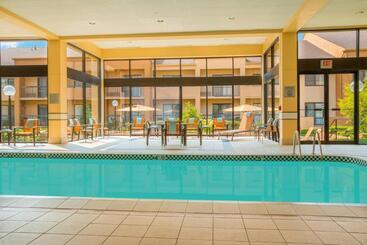 هتل Courtyard Chicago Deerfield