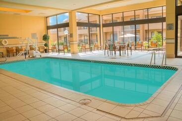 هتل Courtyard Chicago Deerfield