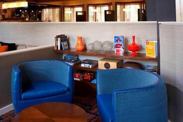 هتل Courtyard Chicago Deerfield