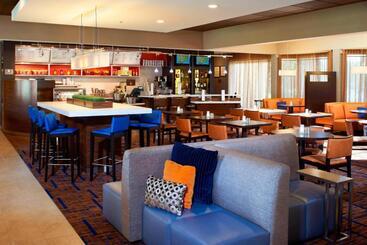 هتل Courtyard Chicago Deerfield