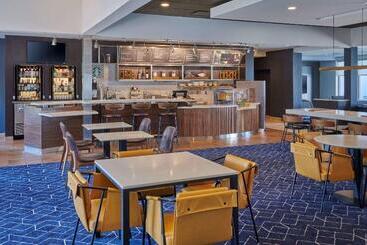 هتل Courtyard Chicago Highland Park/northbrook