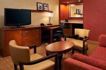 هتل Courtyard Chicago Highland Park/northbrook