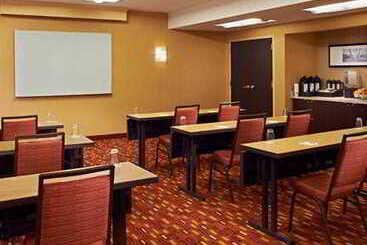 هتل Courtyard Chicago Highland Park/northbrook
