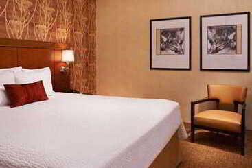 هتل Courtyard Chicago Highland Park/northbrook
