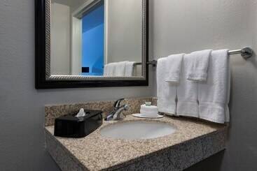 هتل Courtyard By Marriott Dallas Arlington Entertainment District