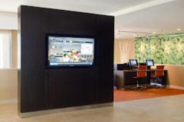 هتل Courtyard By Marriott Huntsville University Drive