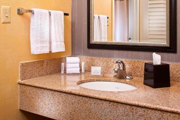هتل Courtyard By Marriott Huntsville University Drive