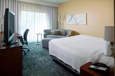 هتل Courtyard By Marriott Huntsville University Drive