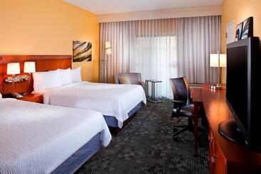 هتل Courtyard By Marriott Huntsville University Drive