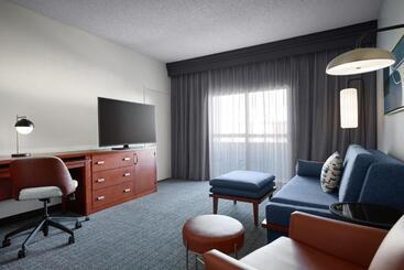 هتل Courtyard Kansas City Overland Park/metcalf, South Of College Boulevard