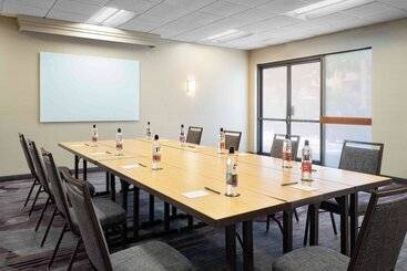 هتل Courtyard Miami Airport West Doral