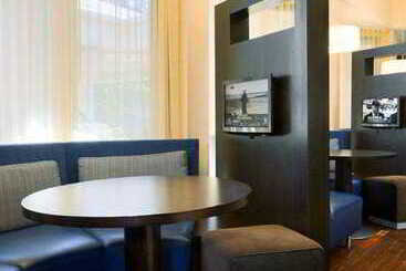هتل Courtyard By Marriott San Francisco Airport