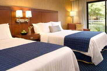 هتل Courtyard By Marriott San Francisco Airport
