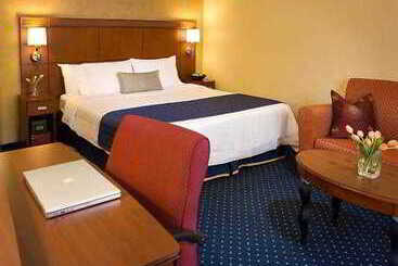 هتل Courtyard By Marriott San Francisco Airport