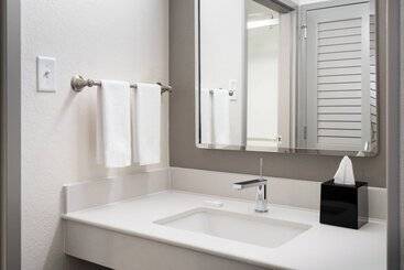 هتل Courtyard Tampa Westshore/airport