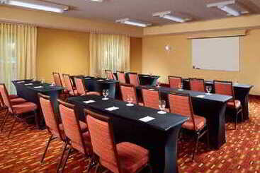 هتل Courtyard By Marriott West Palm Beach