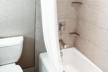 هتل Crowne Plaza Chicago Sw   Burr Ridge, An Ihg