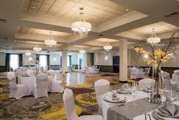 هتل Crowne Plaza Chicago Sw   Burr Ridge, An Ihg