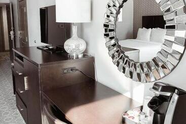 هتل Crowne Plaza Chicago Sw   Burr Ridge, An Ihg