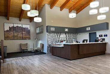 هتل Days Inn & Suites By Wyndham Mesa Near Phoenix