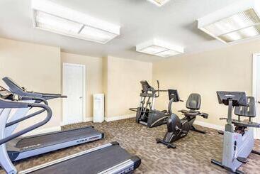 هتل Days Inn & Suites By Wyndham Mesa Near Phoenix