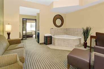 هتل Days Inn By Wyndham Cheyenne