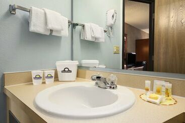 هتل Days Inn By Wyndham Coeur D'alene