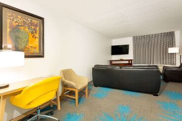 هتل Days Inn By Wyndham Coeur D'alene