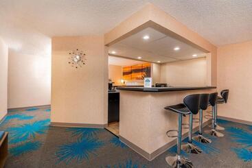 هتل Days Inn By Wyndham Coeur D'alene